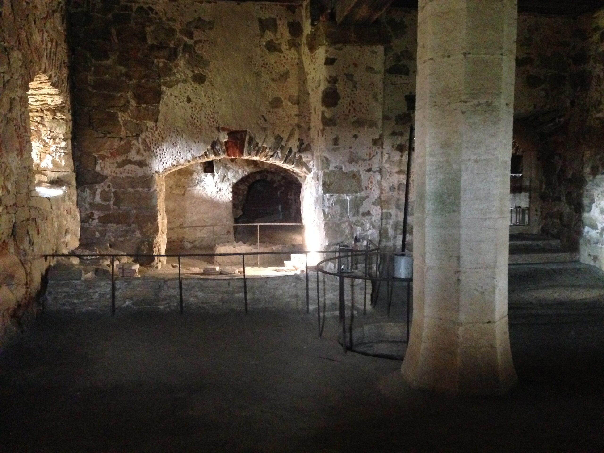 Here you can see the kitchen cellar with pillars on the right and the kitchen space in the middle.