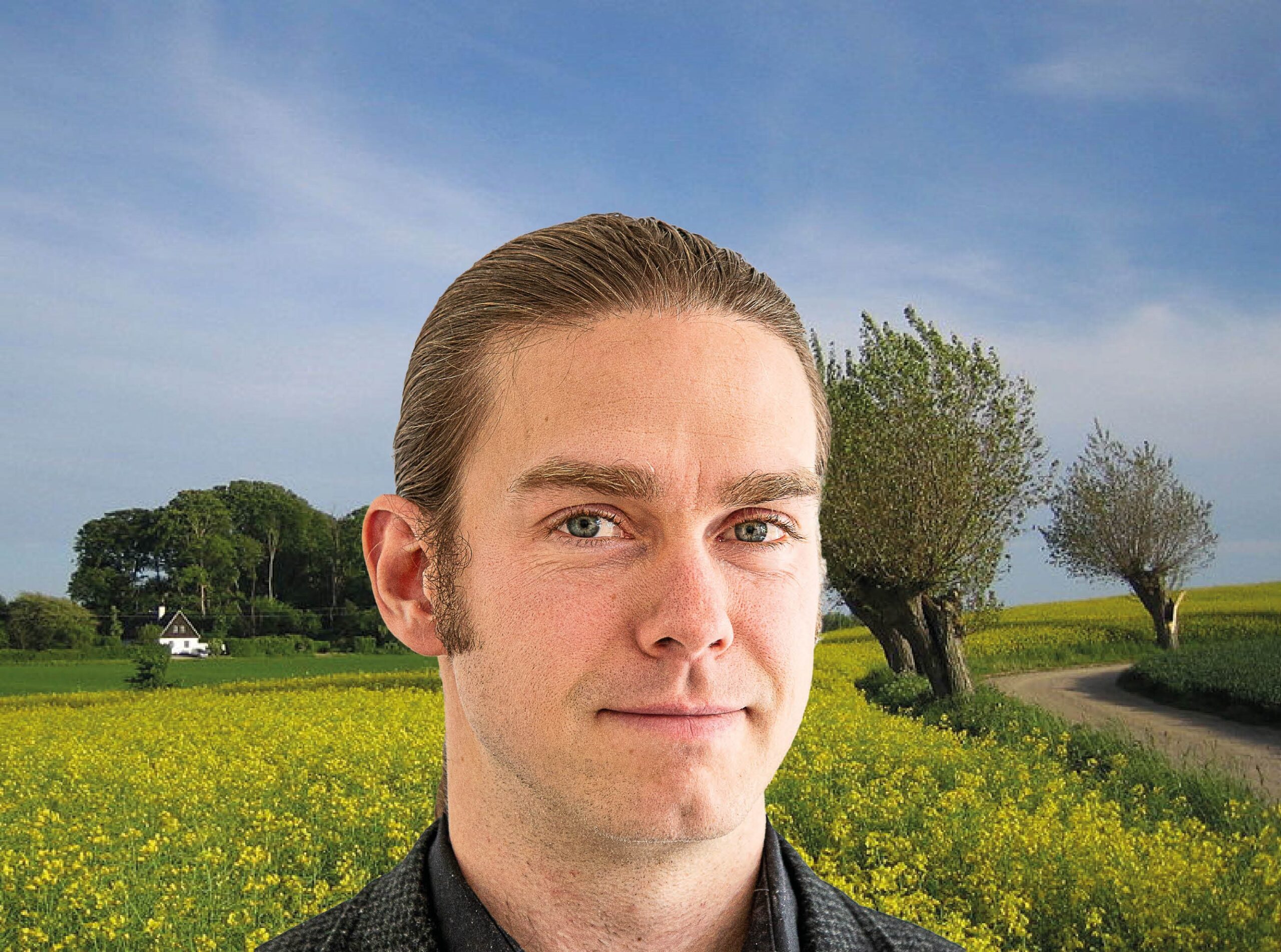 Mathias ansikte ses framför ett rapsfält med pilträd bredvid.