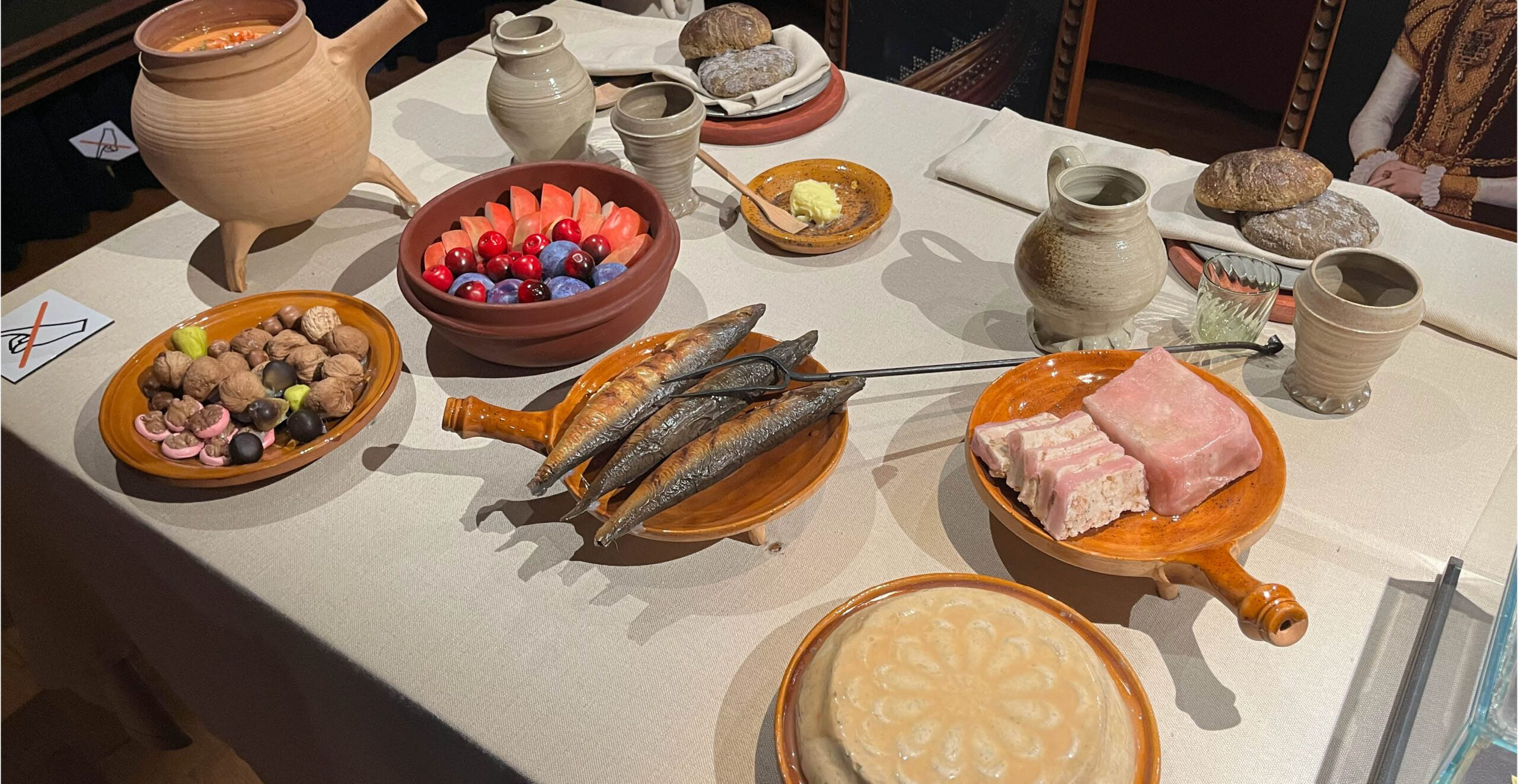 Renässansmat på ett bord.